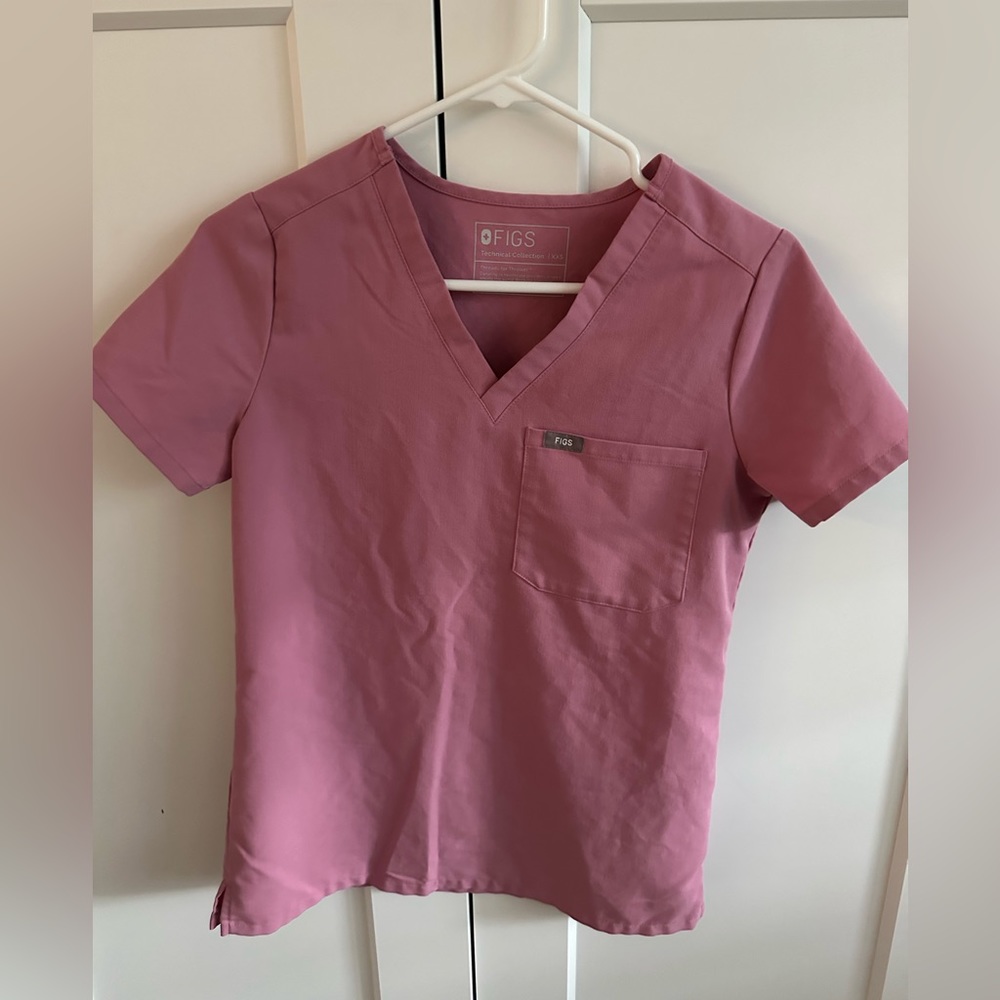 Womens Chalk pink Figs scrub set